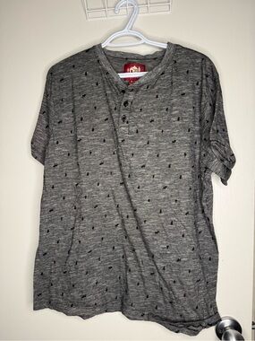 Cabin Fever Men's Gray Short-Sleeve Henley Shirt with Subtle Moose & Pine Print